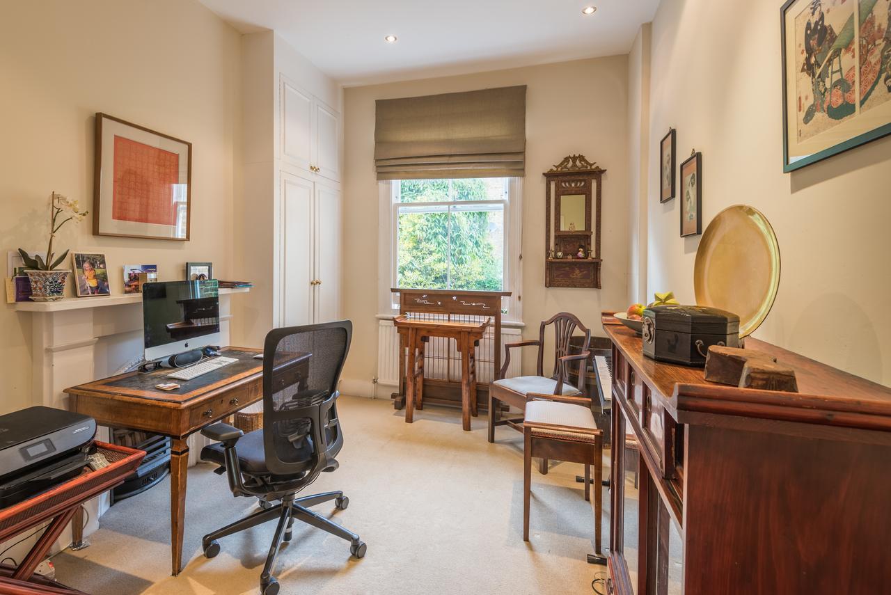 Large Family In Fulham * Londen