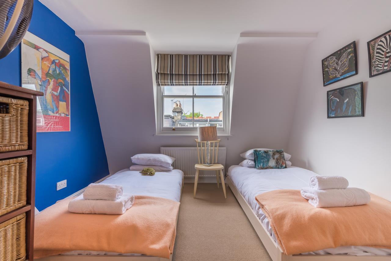 Large Family In Fulham * Londen