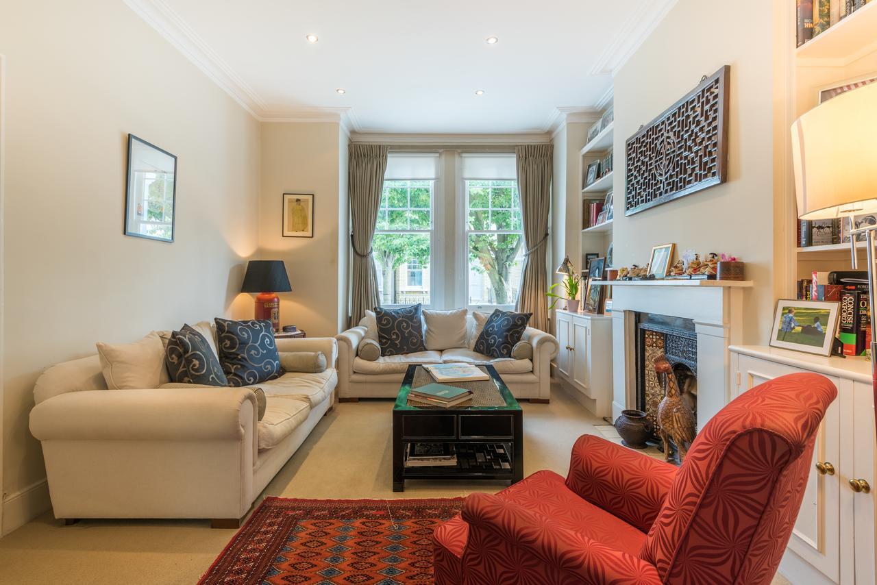 Large Family In Fulham Londen