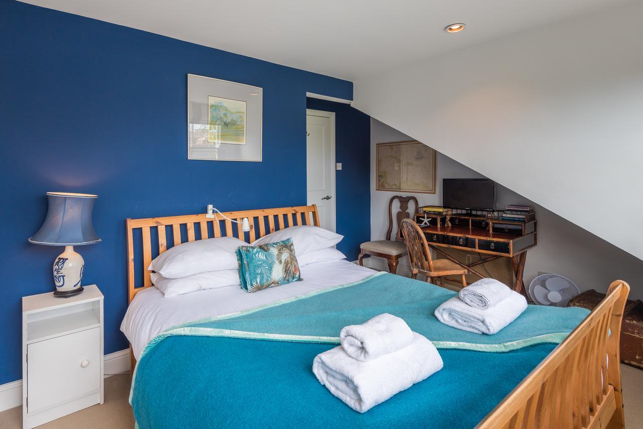 Large Family In Fulham * Londen